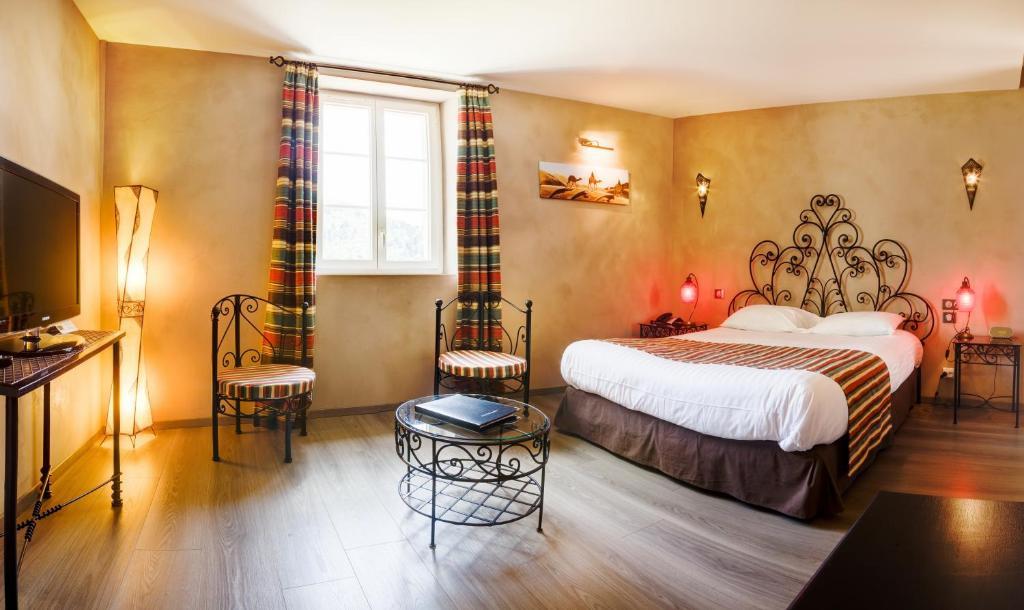 Chateau De La Falque, The Originals Relais Saint-Geniez-dʼOlt 객실 사진